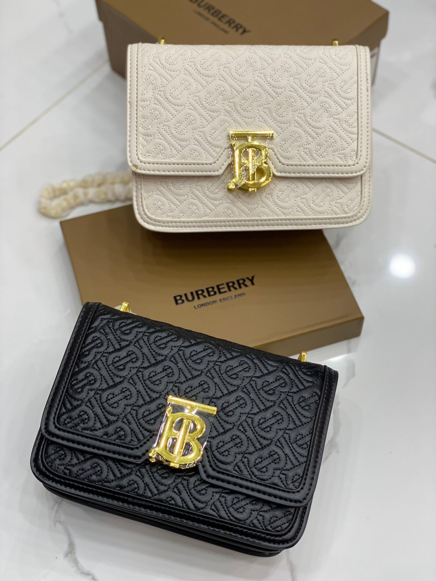 Burberry-Inspired Heritage Check Handbag – Timeless Classic