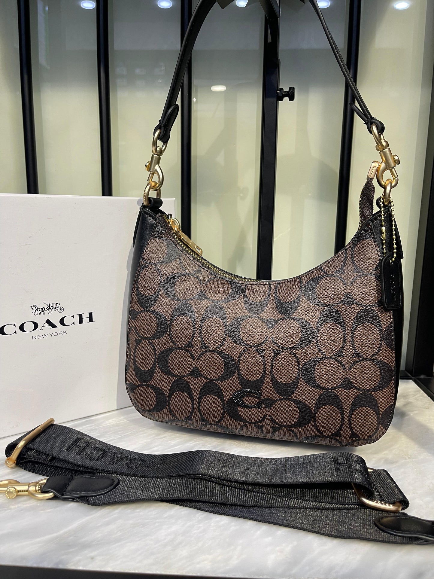 Coach Hobo Bag – Stylish & Spacious Designer Shoulder Bag for Women