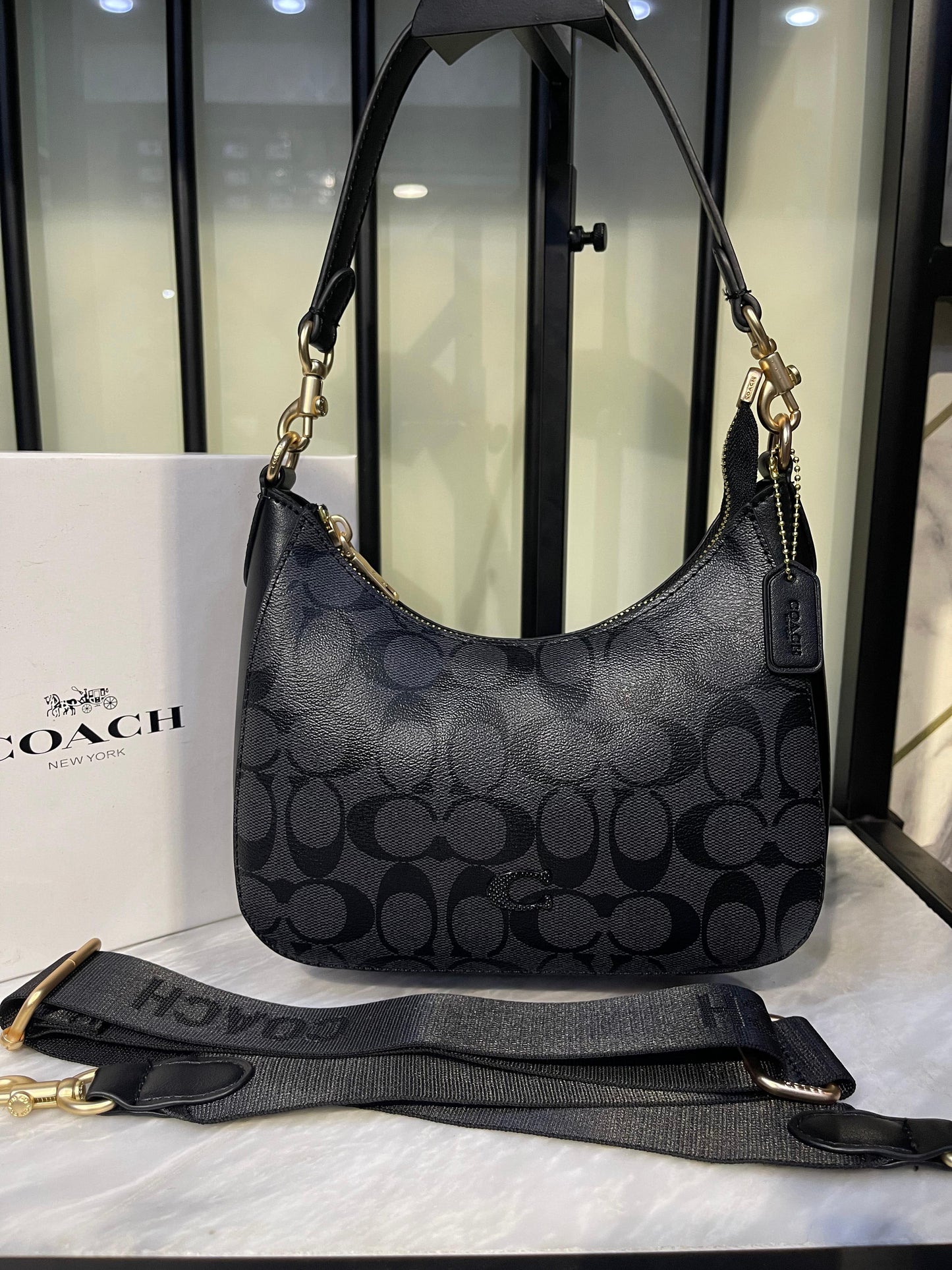Coach Hobo Bag – Stylish & Spacious Designer Shoulder Bag for Women