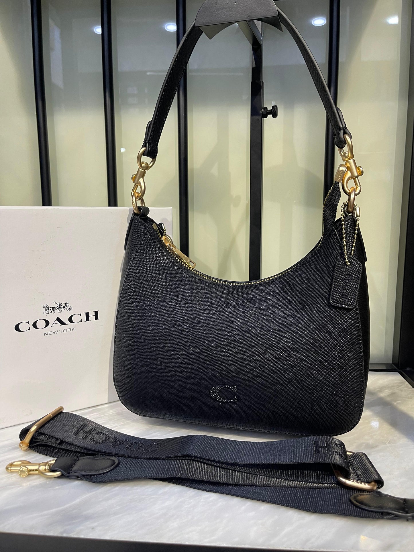 Coach Hobo Bag – Stylish & Spacious Designer Shoulder Bag for Women