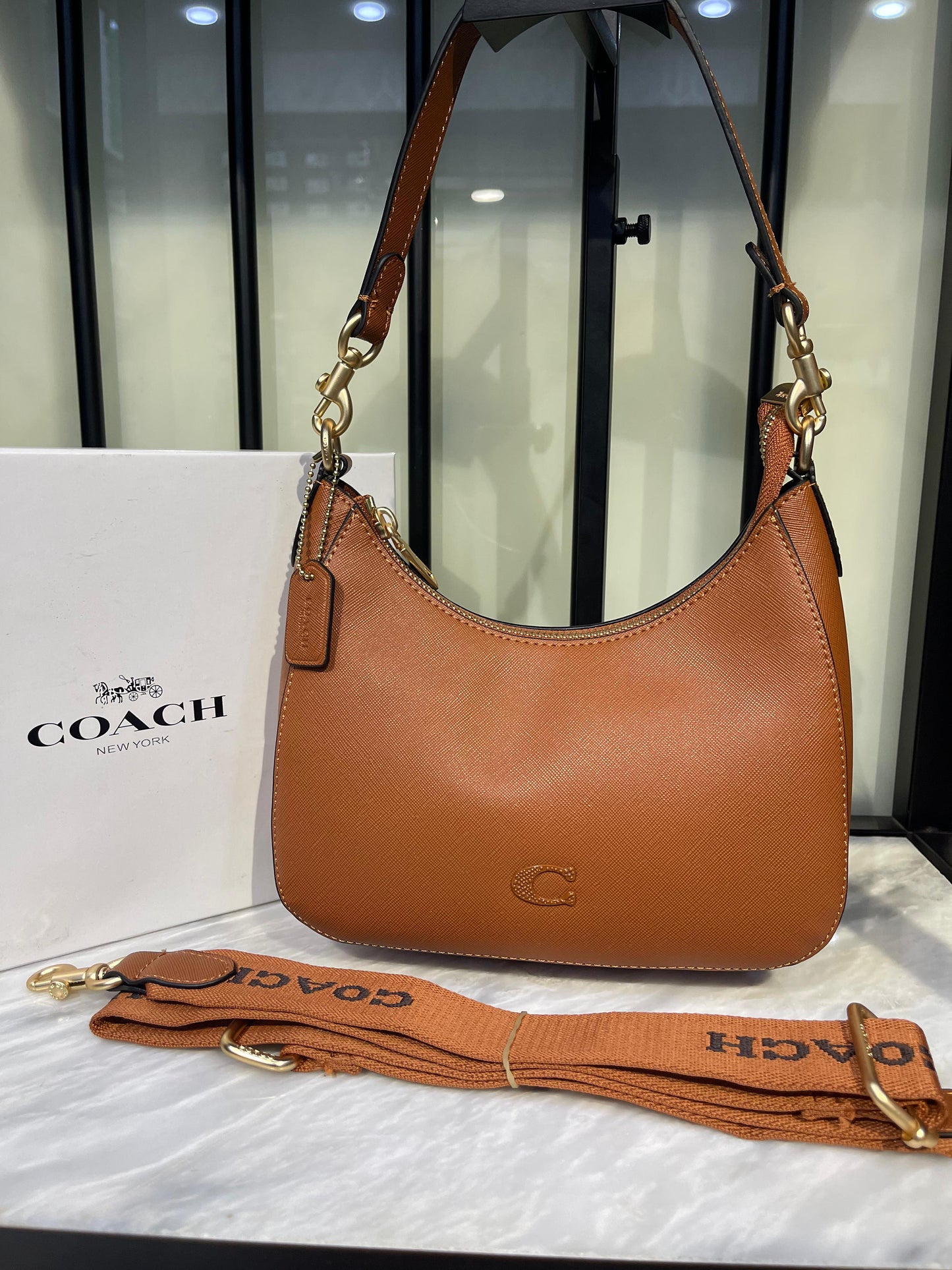 Coach Hobo Bag – Stylish & Spacious Designer Shoulder Bag for Women